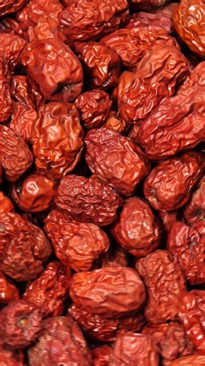 Red dates are more than a festive ingredient — they’re a kitchen essential enjoyed all year round. Naturally sweet, versatile, and commonly used in soups and teas, red dates bring comfort to everyday meals. With Chinese New Year around the corner, it’s also the perfect time to keep this classic ingredient close at hand. Health Paradise Natural Red Dates — simple, natural, and made for daily cooking. | HealthParadise