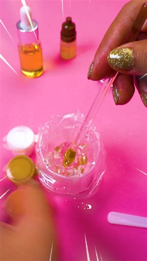 Compré un kit que incluye todo lo que necesitas para hacer tu propio balsamo labial o lip gloss 💄 #diy #lipgloss #maquillaje #makeup #balsamolabial | Supermanualidades