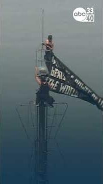 2 people climb to top of Empire State Building