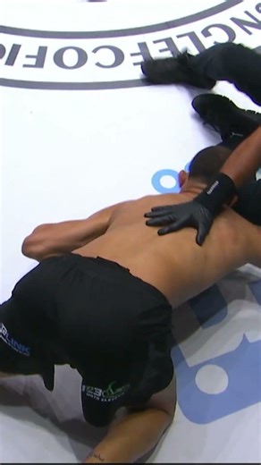 Já caiu nocauteado.