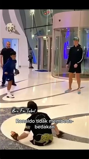 Ronaldo does not discriminate against anyone ❤️