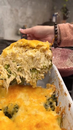 Collin Morgan on Instagram: "This is my absolute favorite keto casserole! 😋 Comment Broccoli and I’ll DM ya the link to this low-carb cheesy chicken and broccoli casserole recipe! #chickendinner #hiprecipes #dinnerrecipes #easyrecipes #lowcarbrecipes #hip2save"