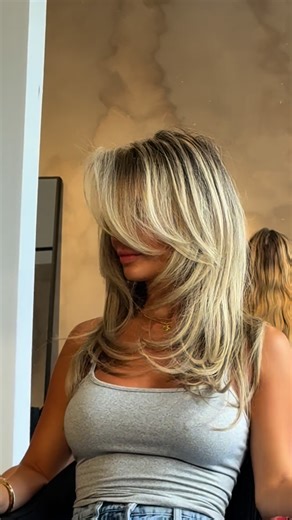Amy Alvarez on Instagram: "Not all blondes are built the same. Layers change everything. softening the shape, adding movement, and making your color look more dimensional. It’s the difference between blonde that just sits there and blonde that actually works for you. #BlondeLayers #LayeredBlonde #LivedInTexture #DimensionalBlonde #ModernSalon #BlondeTransformation #SoftLayers #BehindTheChair #BlondeHairInspo"