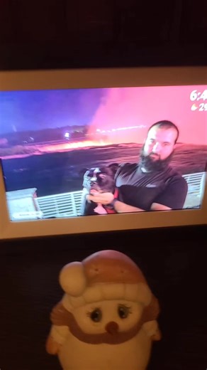 With built-in WiFi and the Frameo app, you can send photos and videos straight to the frame from your phone, making every moment feel close and personal.#GiftIdeas #FamilyMemories #PerfectGift #HomeDecor #TechGifts