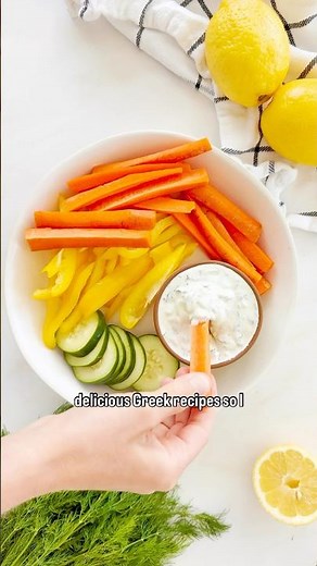 How to Make Tzatziki Sauce (Homemade)