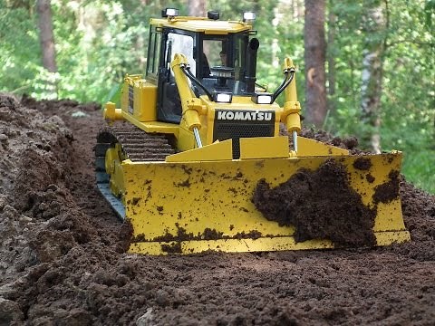Best of RC Dozer KOMATSU D65WX-17 pushing hard soil