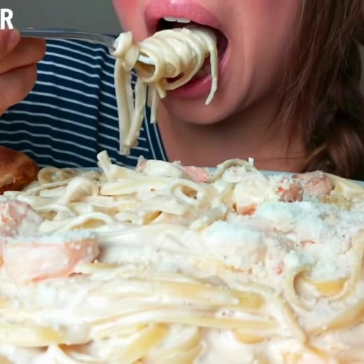 Creamy Fettuccine Alfredo with Shrimp Pasta Mukbang | ASMR Food Eating