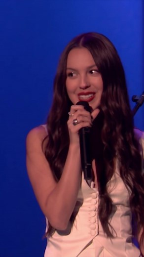 olivia got ‘em really good at her @American Express members week performance ❤️‍🩹 watch get him back! live on liv’s youtube #oliviarodrigo #gethimback #GUTS #liveperformance