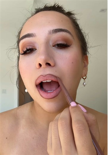 How to Perfectly Apply Lip Liner: A Step-by-Step Guide