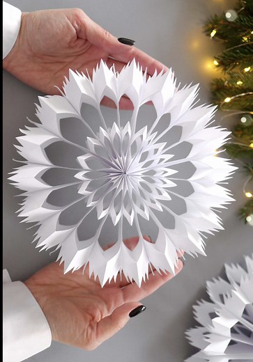 DIY Christmas Snowflake Decorations for Your Home