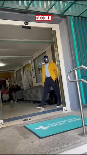 532K views · 13K reactions | Blue Demon sale del hospital  En buenas condiciones y después de un accidente, el luchador icónico mexicano logra quele den el alta médica y estará en recurperación para volver al ring lo más pronto posible. | RÉCORD México | Facebook