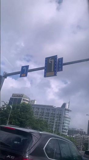 What traffic issues can variable lane signs resolve?#VMS #VariableMessageSign，#Trafficsigns