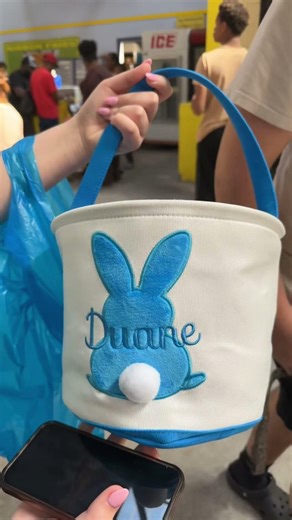 Barnyard Flea Market. So many people and so much to see! I haven’t been in forever!