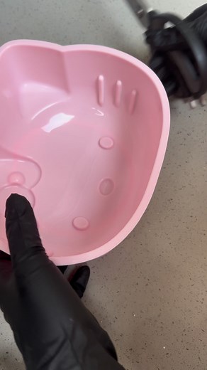 2nd time attempting the hello kitty mold #hellokitty | Dino Treats