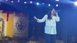 Kapamilya artist Angeline Quinto sings “May Bukas Pa” at the Quirino Grandstand at 3:35 a.m. this Thursday, January 9. | via Kaxandra Salonga, ABS-CBN News #Nazareno2025 | ABS-CBN News