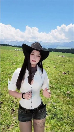 Sizzling Red Sarilang: Grassland Cowgirl Fashion Show