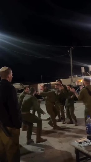 1.2K views · 30 reactions | Mi Kiamcha Yisroel ❤️ a nation so full of Simcha and hope! Filled with simcha even on the battlefield 朗 #simchaspot | Simcha Spot | Facebook
