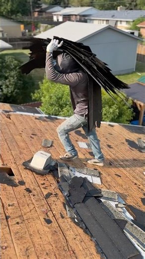 He’s carrying all that on his neck… 😳 #roofing #construction