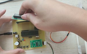 058 基于单片机智能按摩椅设计 电机不同模式 不同速率可调