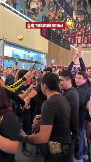 El grande americano with some fans