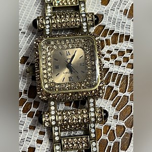 Heidi Daus “Timeless Beauty” Crystal Link Bracelet Swarovski Crystals  Watch