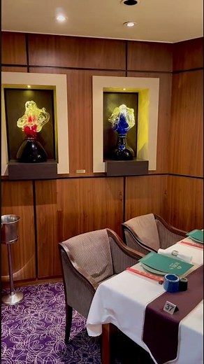 Les intérieurs du paquebot RENAISSANCE ‪@cfc-compagniefrancaisedecr4426‬ #cruiseship #croisière