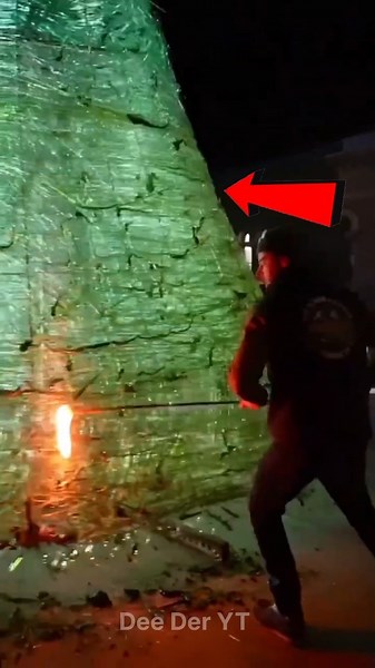 Christmas Tree Made of Glass?! This Is Crazy 🤯