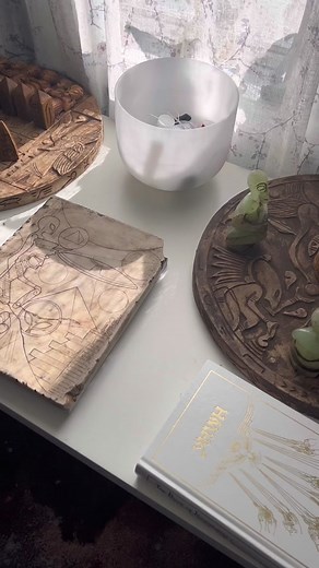 #ojuelosdejalisco #alientoc #aliencarvings #aliens #ancientaliens #tulahidalgo #tula #alien #ancientmexico #tuladeallende #thetruth#reptilian #thirdeye #annunakihistory #ufo #life#annunaki #viral #wristware #aliensighting #atlantis #preflood #osiris #horus #ufotattoo #ovnis #roswell #alienabduction#secretfiles#extraterrestre226 #ufologia #ufo #ufos #govtcoverup #ojuelos _facts #secretfiles #anunaki #atlantis #geoalienz #viral