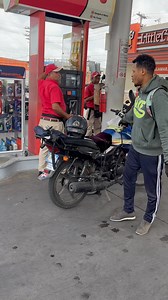 Seguidor de 5 Años se encuentra con Detective Ángel Martínez. El pueblo con Ángel en la capital Dominicana | Angel Martinez