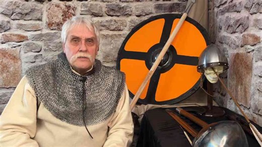 This video shows the king killed in battle who lost England in one day