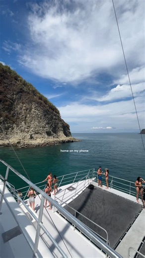 Maria | Content Creator + Model on Instagram: "It’s better to sometimes do things alone than regretting missing out on the experience <3 #notwaiting #lifeinyour20s #relatable #solottraveling #soloconcert"