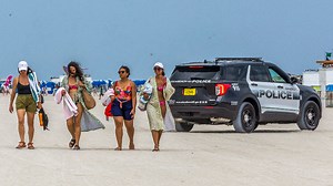 Spring Break Day 3, room to walk on the sidewalks, no crowds at the Ocean Drive cafes