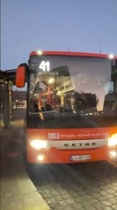 Ein Setra 418 3 Achser als R41 in Isny Kurhaus Busbahnhof aus