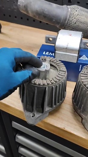 MERCEDES W204 Engine Mount Replacement | Symptoms & How-to Guide