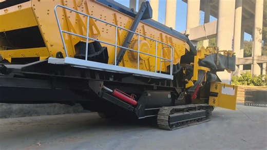 Crawler vibrating screen #miningequipment #crushermachine #vibration | Crusher Factory