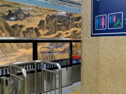 北京地铁2号线02 027车组进西直门站