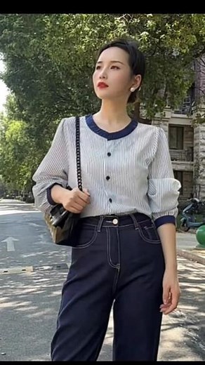 #时尚百搭款小衫 圆领拼色长袖条纹衬衫女2024夏季新款宽松显瘦休闲泡泡袖小衫女~艾特你闺蜜来一件#洋气小衫 #谁穿谁好看 #秋季新款 #条纹控