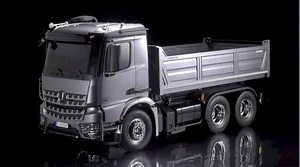 76K views · 1.7K reactions | スクールバスに続いて登場するのはリアルなダンプ! メルセデス・ベンツ アロクス 3348 6x4のフォルムを再現した、重量感たっぷりのRCカーです! | TAMIYA（タミヤ） | Facebook