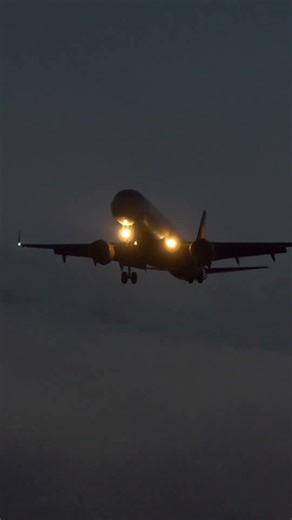 Aviation Light, क्या होती है Aviation Warning Light, ऊँची इमारतों पर लाल लाइट क्यों लगती है?