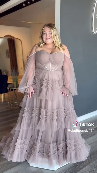 TAG YA BESTIE — do they know which of these 5 wedding dresses you would choose? ✨ Tag them below then comment back to tell them if they got it right or which you’d choose instead ⬇️ Each of these new arrivals just hit our racks are instant favs.. Request your appointment using our link in bio and become the next Curve Bride! Babe @joslyn.marie