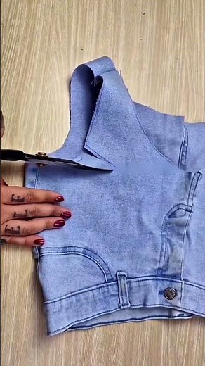 Process of making clothes by cutting jeans
