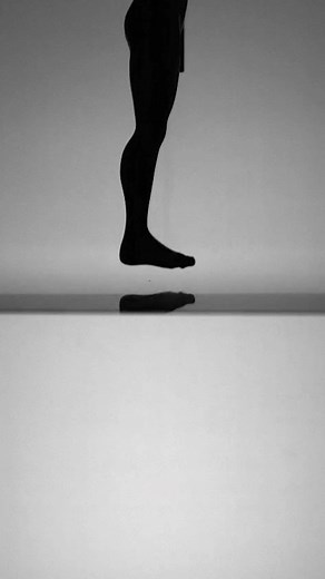 Danger for human divers depends on height and diving style, a lab-based analysis of slamming forces finds. To examine how the shape of a diving front (the part of the body that hits the water first) affects slamming forces in humans in different postures, researchers dropped 3D-printed human models connected to force sensors into a water tank in feet-first, head-first, and hand-first configurations. Learn more in Science Advances: https://fcld.ly/figfntw #ScienceReels | Science