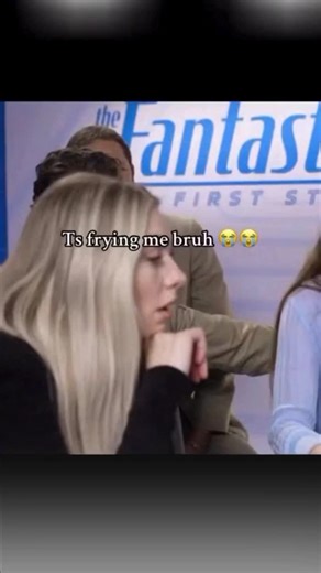 @sus.homelander on Instagram: "日本利用压电瓷砖将脚步转化为电能。这些瓷砖捕捉来自你脚步的动能。当你行走时，你的重量和动作会对瓷砖产生压力。瓷砖会轻微弯曲，从而产生机械应力。瓷砖内部的压电材料将这种应力转化为电能。每一步都会产生少量电荷，而数百万步结合在一起就能产生足够的电力来驱动LED灯、数字显示屏和传感器。在像涩谷车站这样繁忙的地方，每天大约有240万个脚步为这一系统作出贡献。 这些电能可以被储存或立即使用，从而减少对传统电力来源的依赖，并支持可持续的城市基础设施。 这种方法将日常运动转化为实用的可再生能源 #日本#知识#事实#你知道吗#推荐#科技#创新#历史#技术#实验#热门"