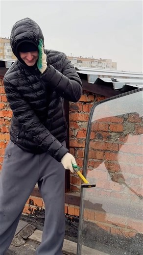 Какой предмет разобьет лобовое стекло?