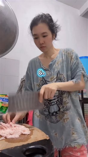 Sofia on Instagram: "Besok2 tinggal manasin aja #sofialisme #cicihemat #sofia"