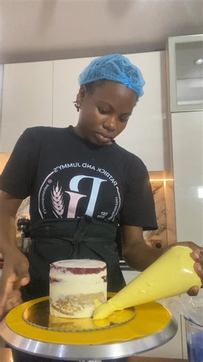 Celebrating strong, beautiful, and amazing women with sweet creations 💕 Happy Women’s Day to every woman out there. You deserve all the sweetness in the world 🎂 #womansday #bake#cakedecorating #cakedesign#cakelovers