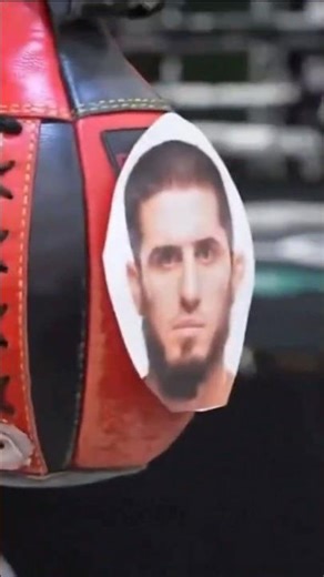 Ilia Topuria punches pictures of Makhachev & Gaethje’s on boxing machine🥊🤣🤣