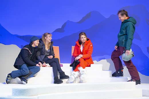 Dans "Snow Thérapie", Julie Depardieu et Alex Lutz incarnent un couple en crise | RTS