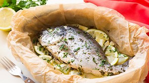 PESCE AL CARTOCCIO Un secondo di pesce facile e gustoso, perfetto per Capodanno 😊 Ricetta di 55Winston55 SCOPRI DI PIÚ▶︎ https://www.fattoincasadabenedetta.it/ricetta/pesce-al-cartoccio | Fatto in casa da Benedetta