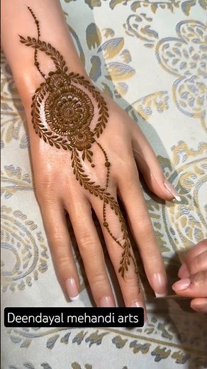 Simple Backhand Mehndi 😍🫶 #backhandmehndi#mehndi #hennadesign #mehndidesign #music #newsong #shorts